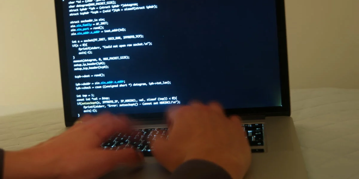 Programmerare hänger löst i AI-eran. Arkivbild.