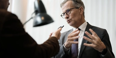 Riksbanken, med chefen Erik Thedéen, flaggade för att det kan bli aktuellt flera höjningar av styrräntan i år och nästa år i räntebeskedet förra veckan. Arkivbild.