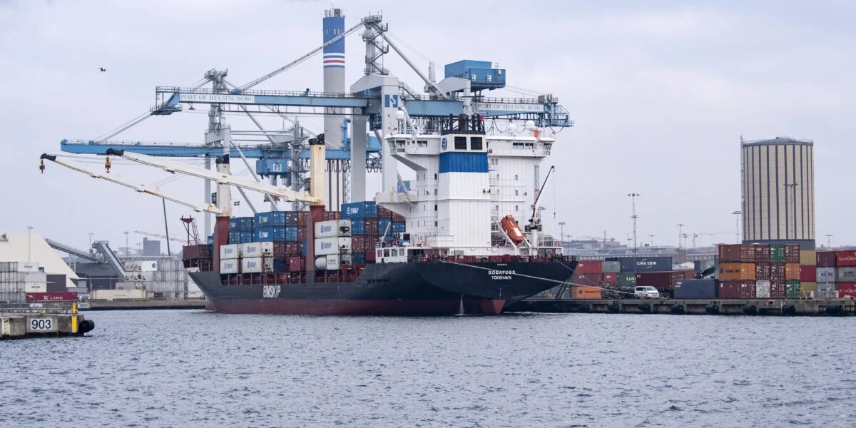 Värdet på importen ökade mer än värdet på exporten i augusti, vilket gav ett underskott i den svenska utrikeshandeln. Arkivbild