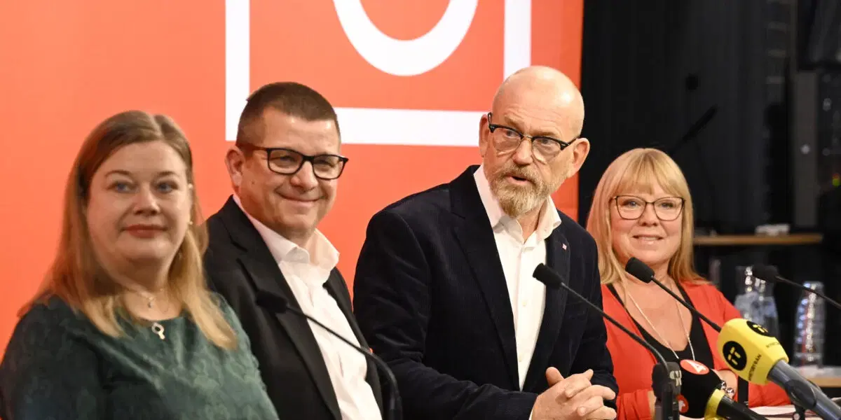 Bild från LOs representantskap 2024. Från vänster Malin Ragnegård (ordförande Kommunal), Veli-Pekka Säikkäla och Johan Lindholm från LO-ledningen samt Linda Palmetzhofer (Handels ordförande). Arkivbild.
