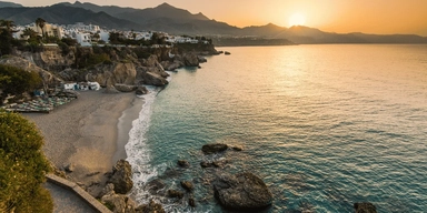Du kan spendera några vintermånader här i Nerja, Spanien om du hyr ut din bostad i Sverige. (Foto: Canva)
