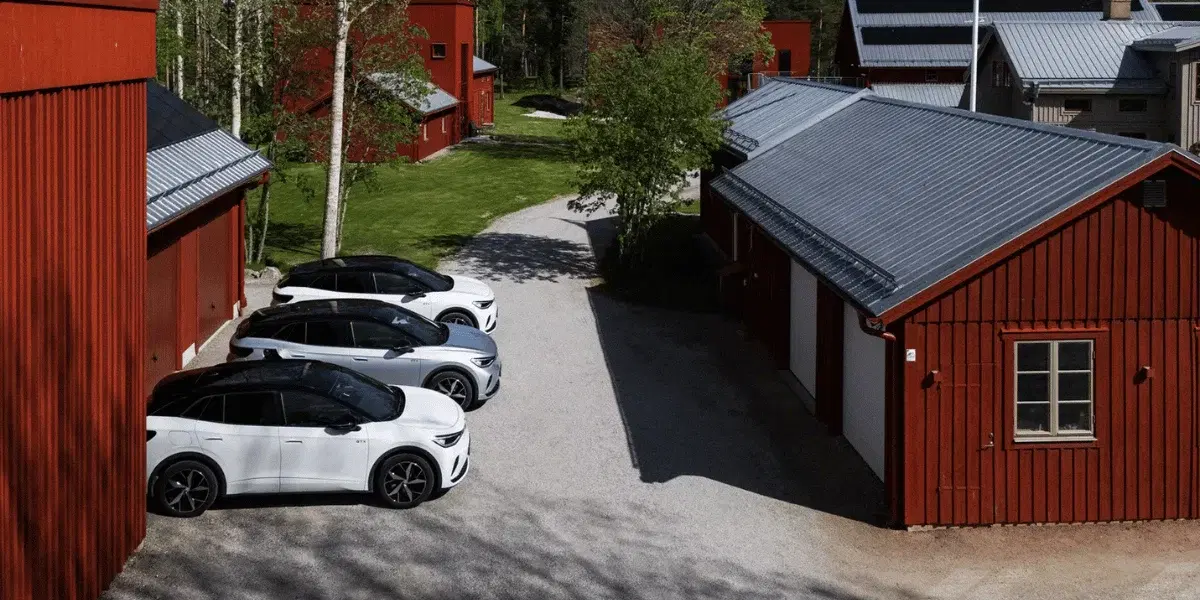 Bland annat Volkswagen har V2L, här i ett bostadsområde i Hudiksvall. (Foto: Volkswagen)