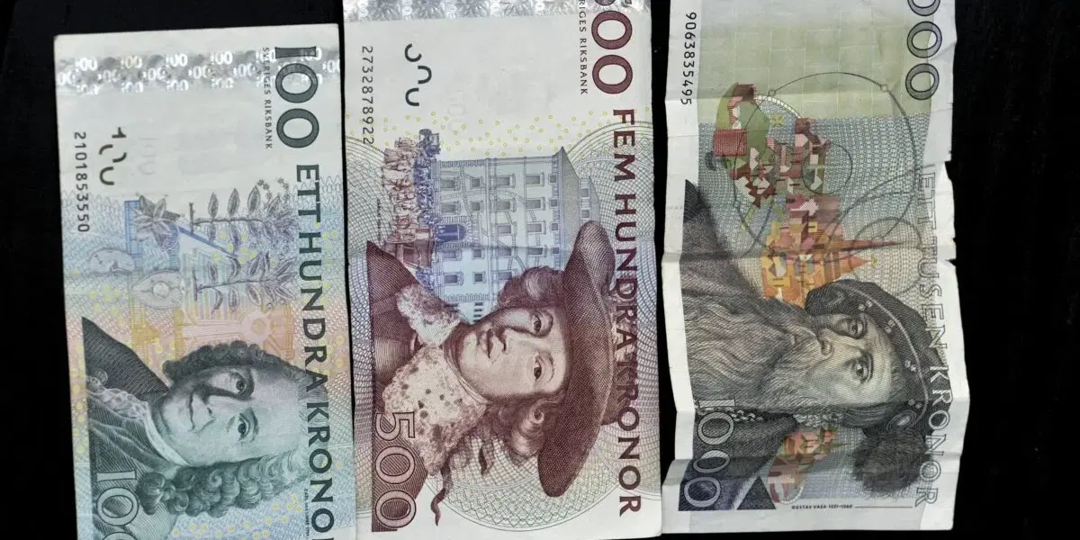 Snart blir det för sent att lösa in gamla ogiltiga sedlar. Arkivbild.