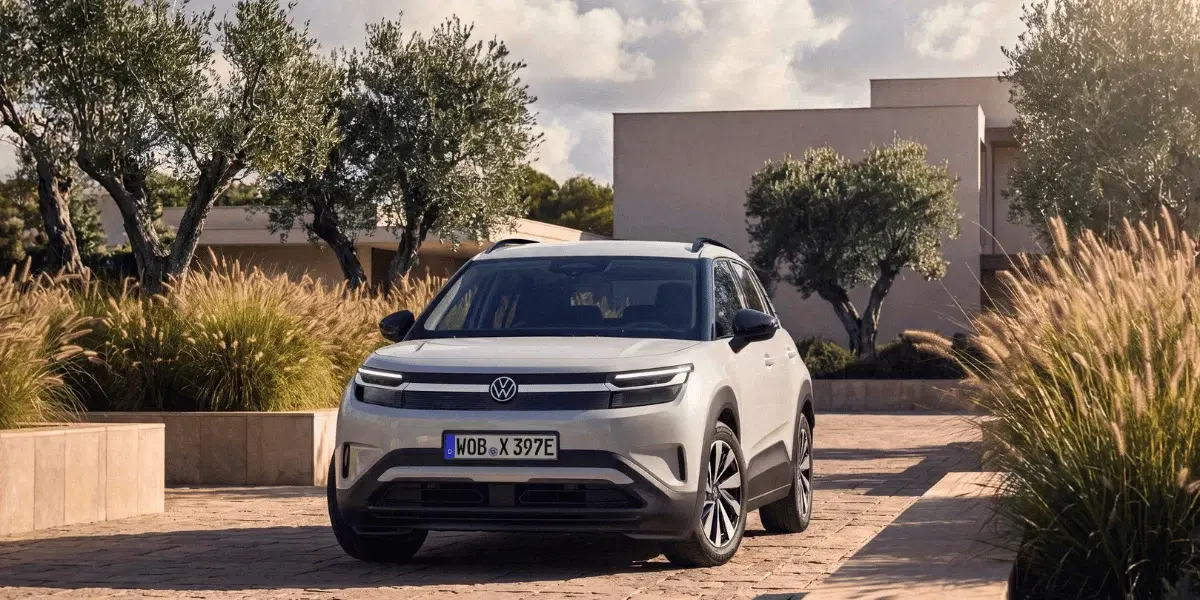 Nya Volkswagen ID. Cross Trend pressar månadskostnaden under den magiska 3 000-kronorsgränsen. För 2 995 kronor i månaden utan kontantinsats blir elbilen ett konkret alternativ för hushållsplånboken. (Foto: Volkswagen)