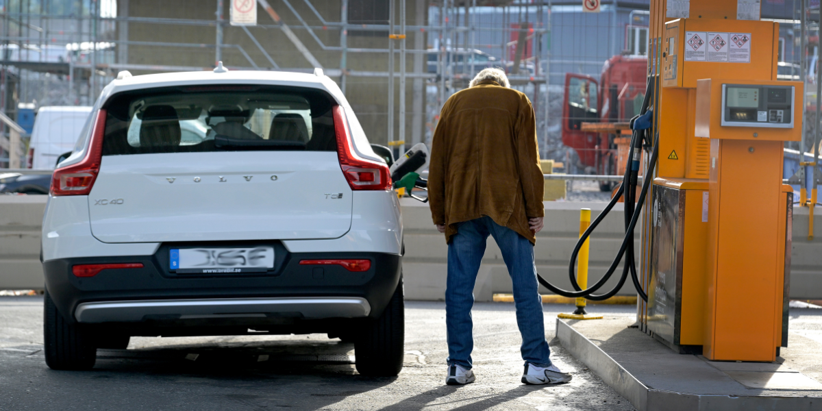Kolla in var du tankar billigast just nu. (Foto: Janerik Henriksson/TT)