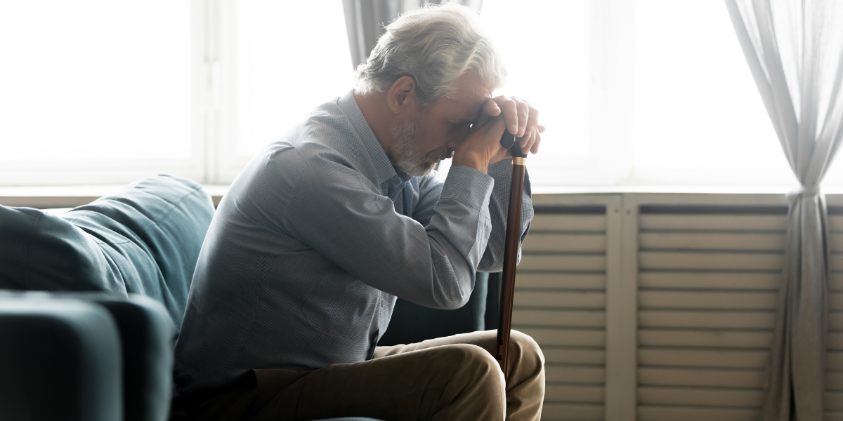 Höga hyror och avgifter gör att många äldre på särskilda boenden får svårt att få pensionen att räcka till.