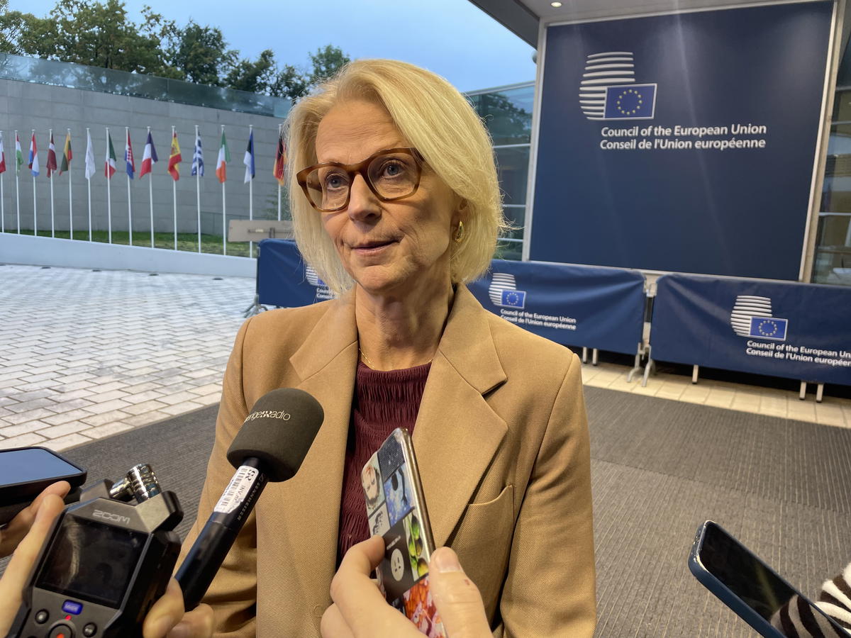 Finansminister Elisabeth Svantesson - här vid ett möte i Luxemburg i oktober - kan glädja sig över en svensk uppgång i EU:s tillväxtliga. Arkivfoto.